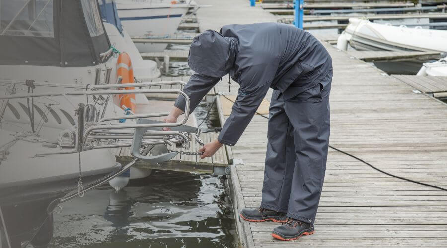 Why choose water damage restoration service for commercial flood cleanup in Bradenton